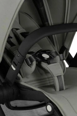 Joolz Hub+ Sage Green Kinderwagen & Sportwagensitz -Babyartikelgeschäft hub chassiswithseat detailbuckelandbumperbar sagegreen