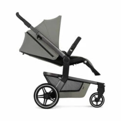 Joolz Hub+ Sage Green Kinderwagen & Sportwagensitz -Babyartikelgeschäft hub chassiswithseat sideview fullyreclined sagegreen