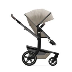 Joolz Day+ Kinderwagen Timeless Taupe Bundle 20 Joolz Day+ Kinderwagen Timeless Taupe Bundle -Babyartikelgeschäft joolz day seat side timeless taupe 1 1