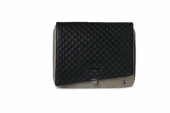 Moon Premium Wickeltasche Mud Mit Wickelauflage, Geldtasche & Befestigungssystem -Babyartikelgeschäft moon k23 messengerbag mud 0138