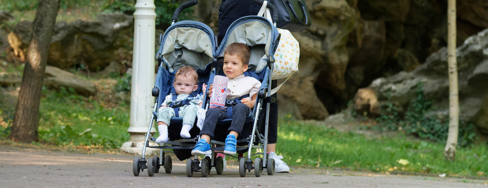 Titelseite -Babyartikelgeschäft mother 7351680 1920