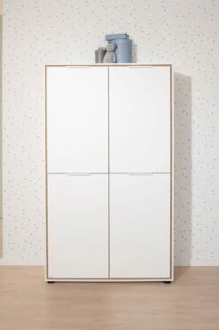 Paidi Lieven Regal 8 Fächer - 4 Türen Kreideweiß/Eiche-Montana-Nachbildung -Babyartikelgeschäft paidi lieven regal geschlossen 1013